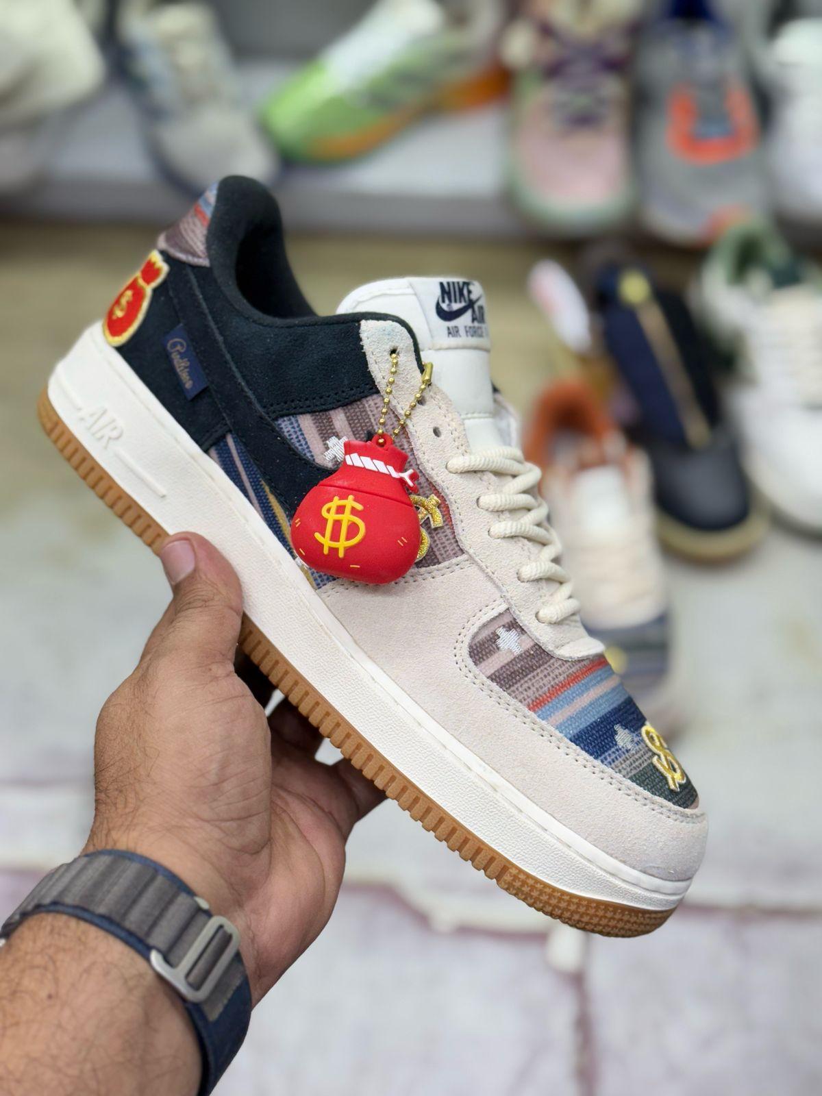 NIKE AIRFORCE 1