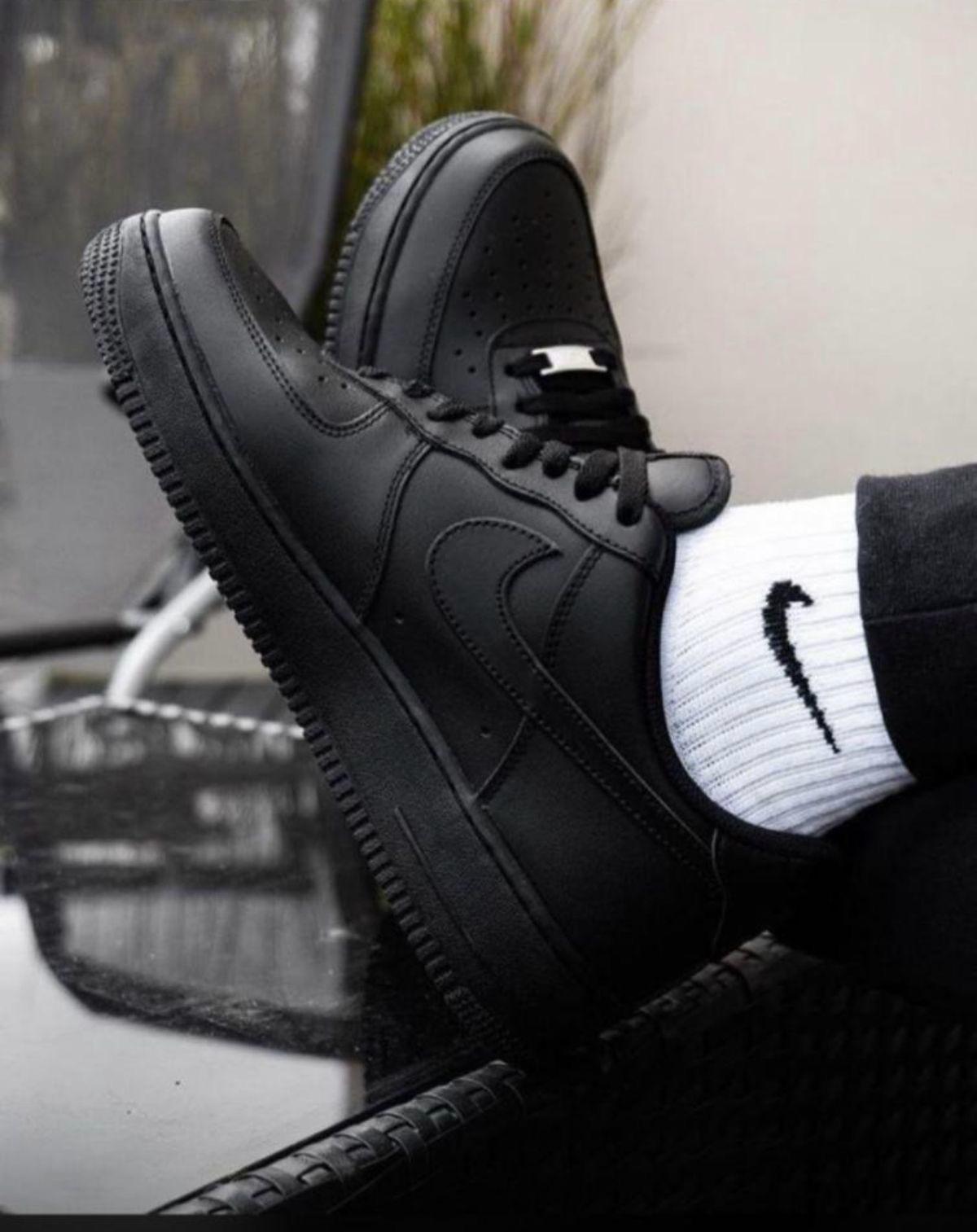 NIKE AIRFORCE 1