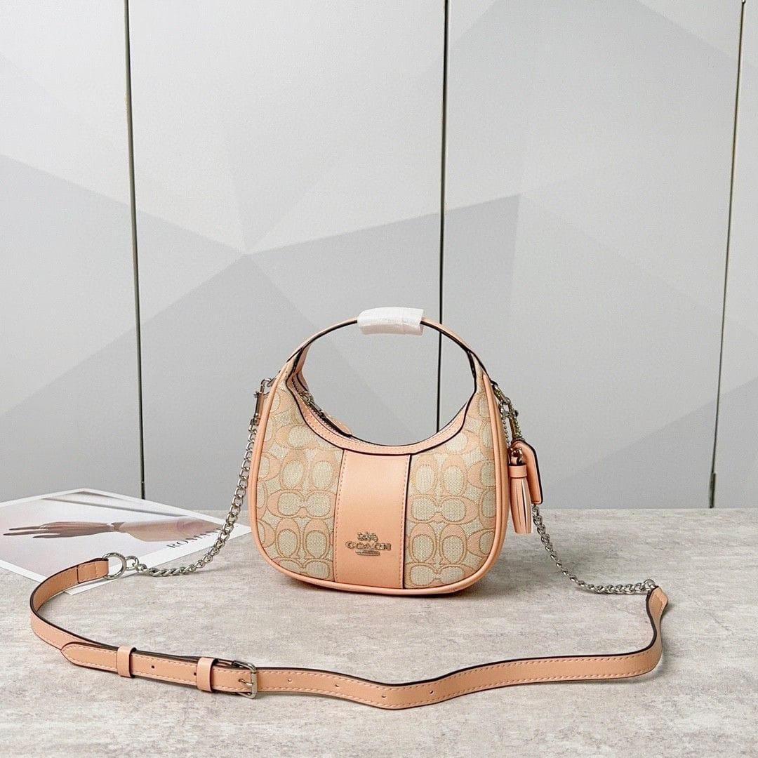 COACH SIGNATURE