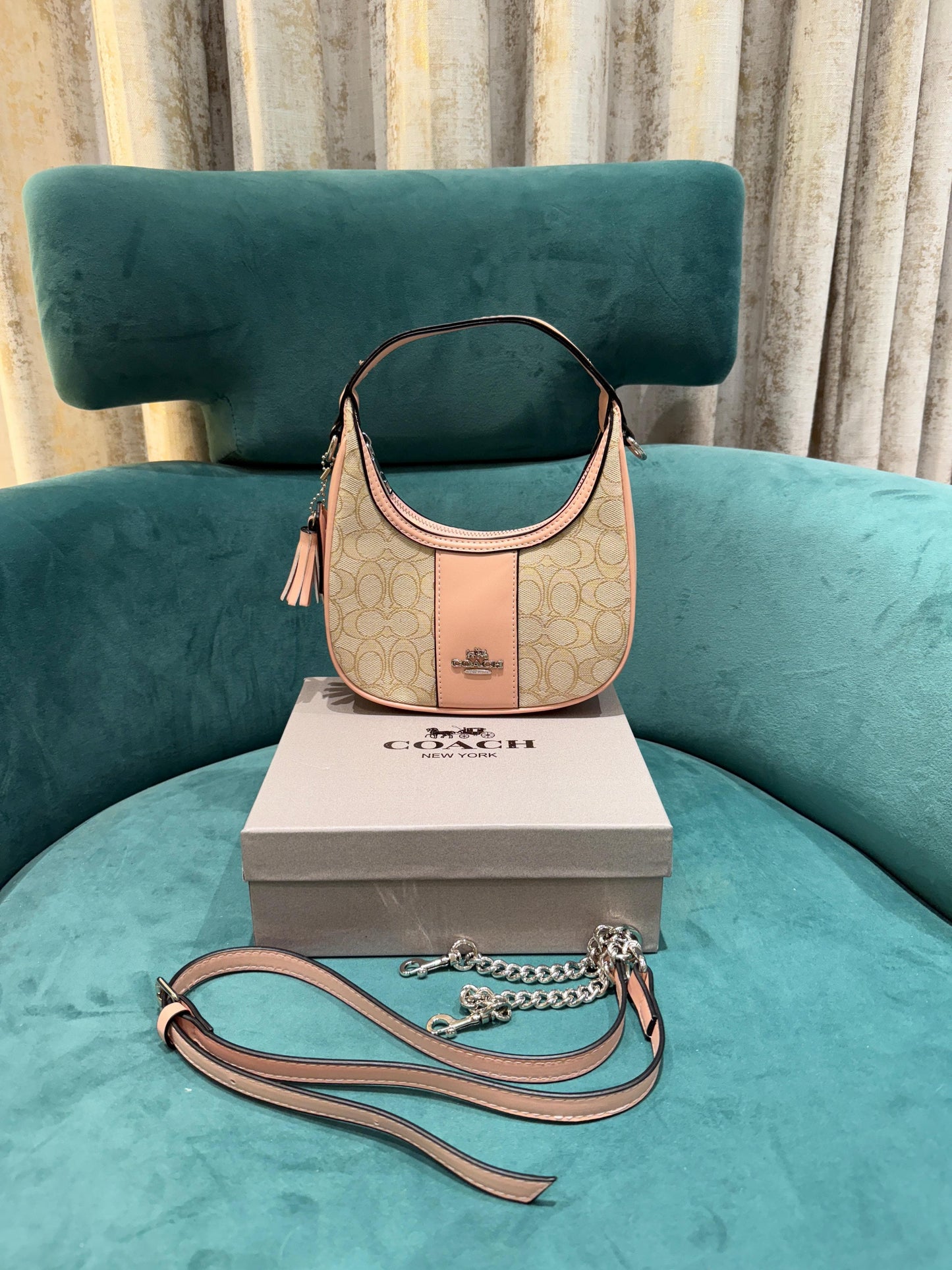 COACH SIGNATURE