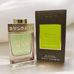 Experience the irresistible allure of Bvlgari Man In Black Eau De Parfum Spray. A perfect blend of sweet, spicy, and woody notes for the modern man.